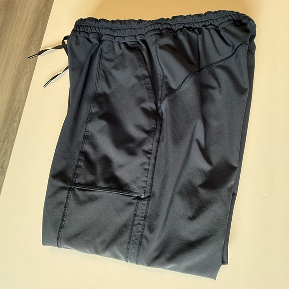 Lululemon Final Play Crop 23" Black
Pants Women's Size 6 - Picture 7 of 12